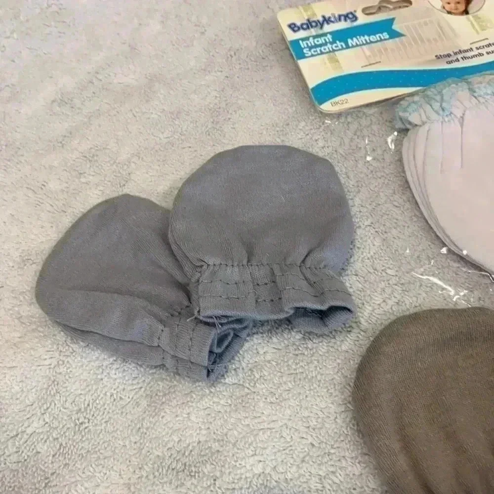 Scratching mittens